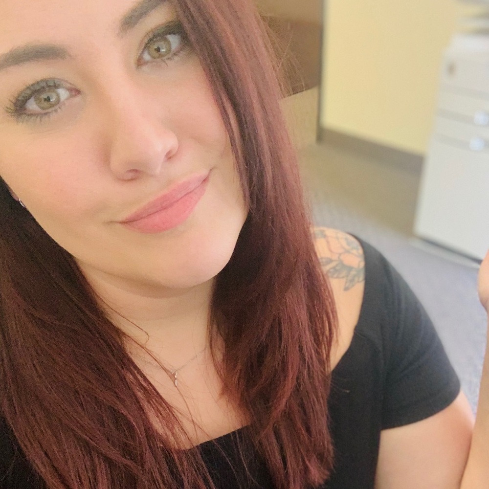 Meet your Posher, Aly.